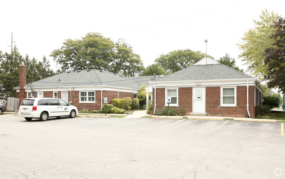 2011-2017 Middlebelt Rd, Garden City, MI à louer - Photo de l’immeuble – Image 2 sur 7