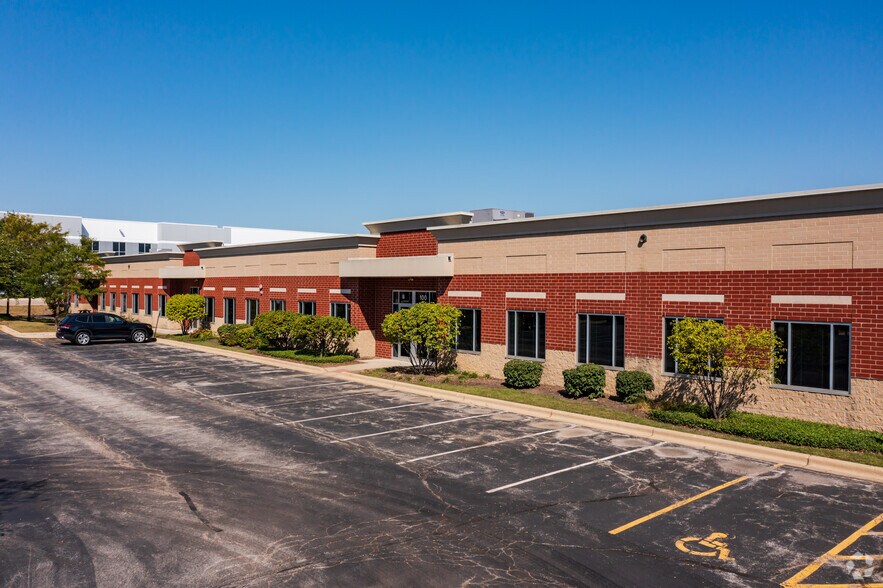 4222-4248 Meridian Pky, Aurora, IL à louer - Photo de l’immeuble – Image 2 sur 8