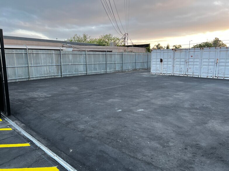 7305 Deering Ave, Canoga Park, CA à louer - Photo de l’immeuble – Image 3 sur 14