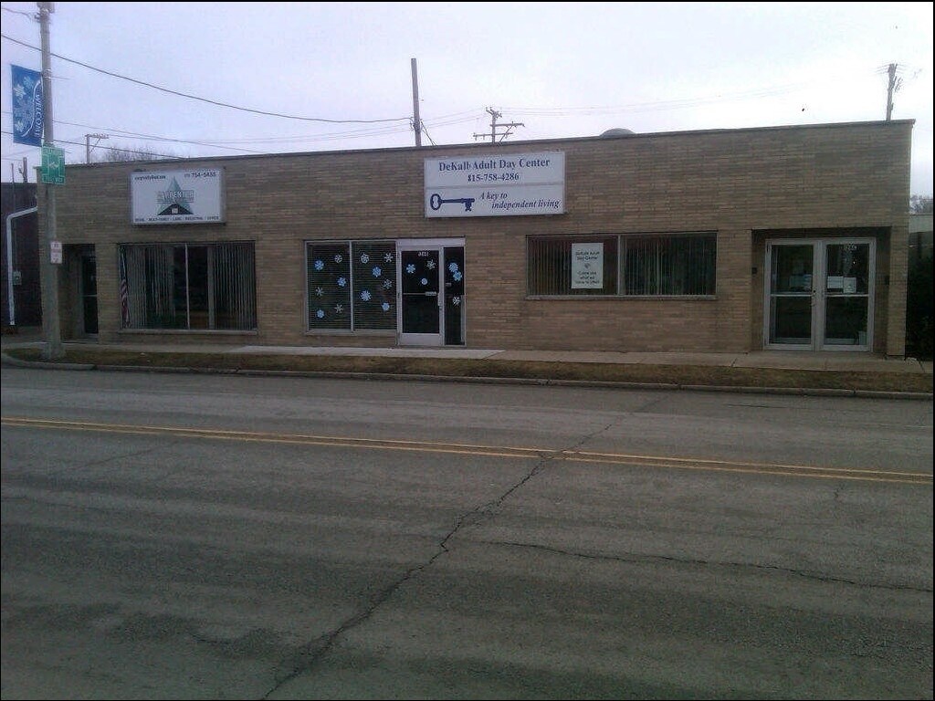126 S 4th St, Dekalb, IL à louer Photo de l’immeuble– Image 1 sur 11