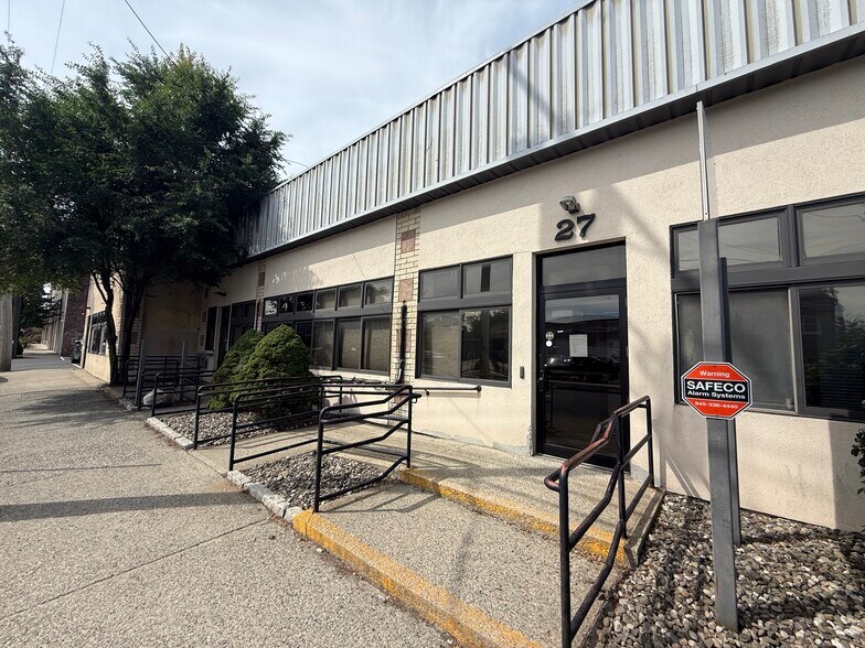 23 Grand St, Kingston, NY à vendre - Photo principale – Image 1 sur 19