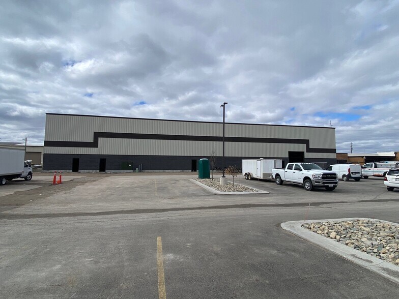 733 Midway Rd, Menasha, WI à louer - Photo de l’immeuble – Image 1 sur 15
