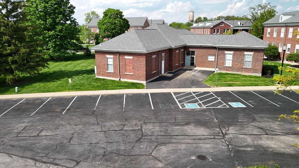 5635 Lawton East Drive loop, Indianapolis, IN à vendre - Photo de l’immeuble – Image 2 sur 14