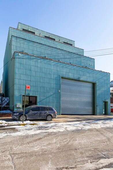 14-07 113th St, College Point, NY à vendre - Photo de l’immeuble – Image 2 sur 47