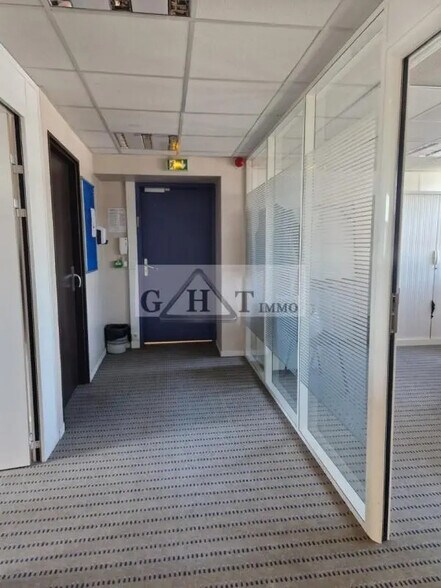 Bureau dans Ivry-sur-Seine à louer - Photo de l’immeuble – Image 2 sur 10
