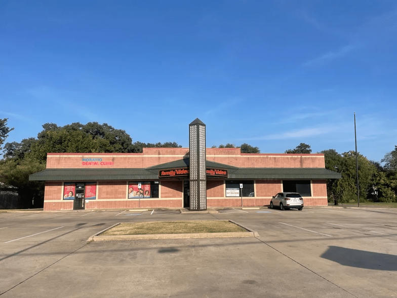 1400 N Center St, Bonham, TX à louer - Photo de l’immeuble – Image 1 sur 3