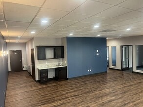 1000 N Opdyke Rd, Auburn Hills, MI à louer Photo intérieure– Image 1 sur 10