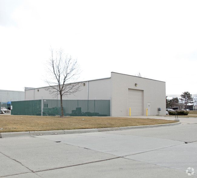 35004 Automation Dr, Clinton Township, MI à louer - Photo de l’immeuble – Image 2 sur 2