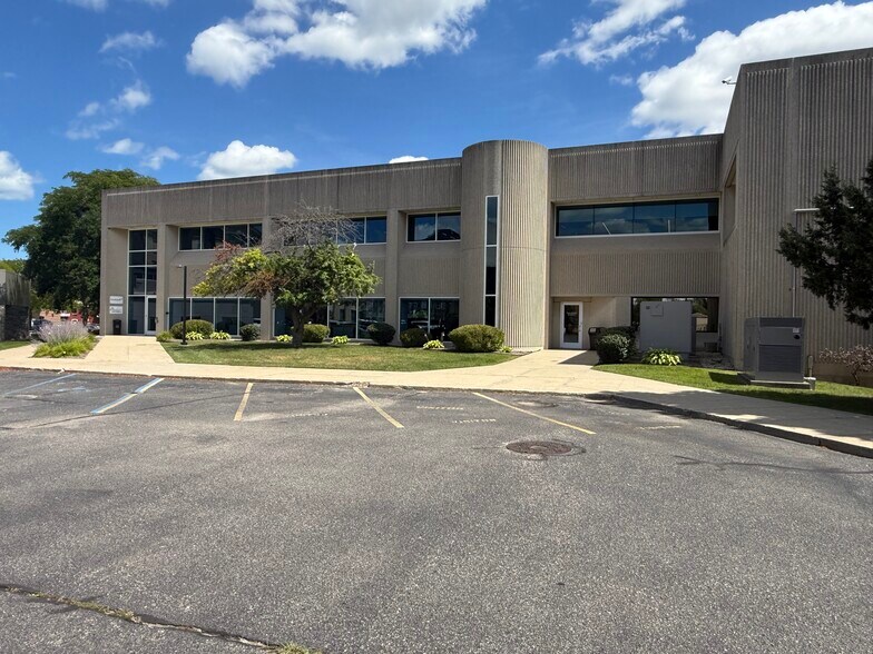 911 Military St, Port Huron, MI à louer - Photo de l’immeuble – Image 3 sur 7