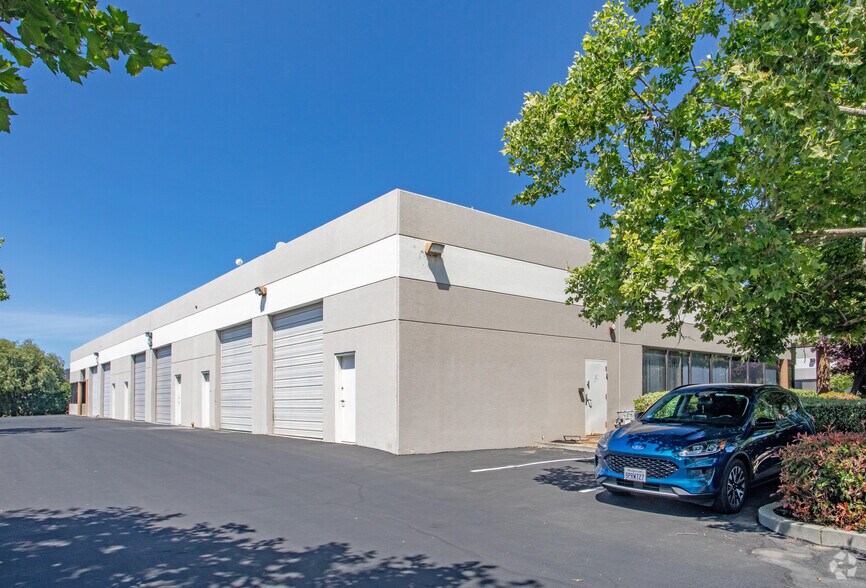 16035 Caputo Dr, Morgan Hill, CA à louer - Photo de l’immeuble – Image 3 sur 3