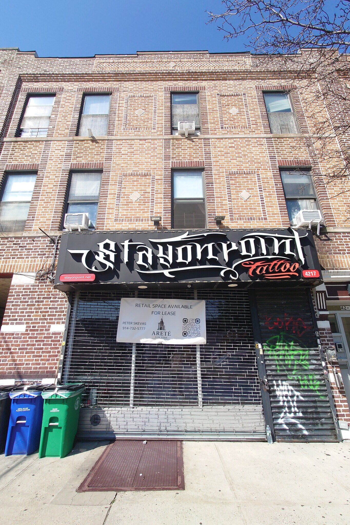 42-17 35th Ave, Long Island City, NY à louer Photo de l’immeuble– Image 1 sur 4