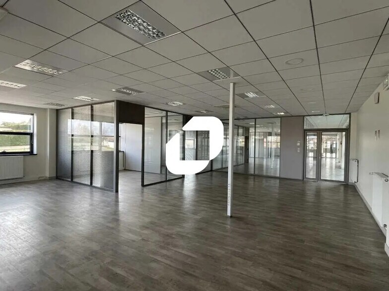 555 Rue De La Dombes, Miribel à louer - Photo de l’immeuble – Image 3 sur 70