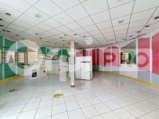 Plus de détails pour Local commercial à vendre