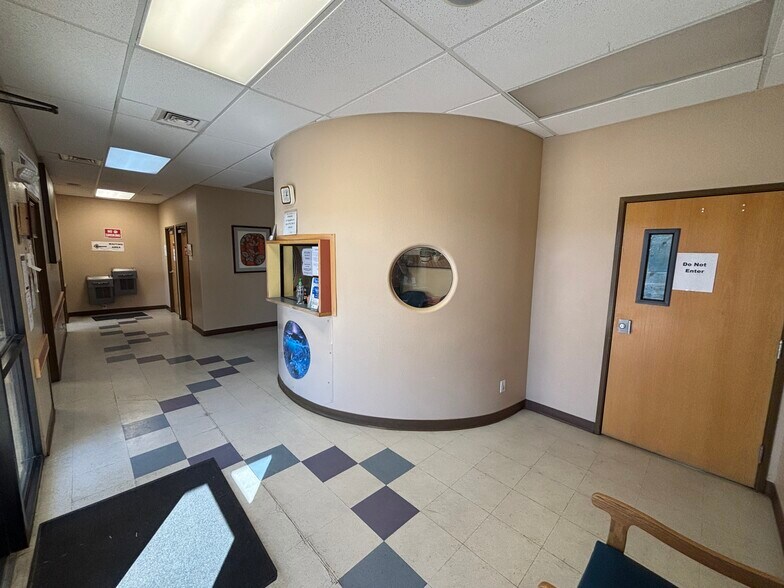 2002 N Stockton Hill Rd, Kingman, AZ à louer - Photo de l’immeuble – Image 3 sur 20
