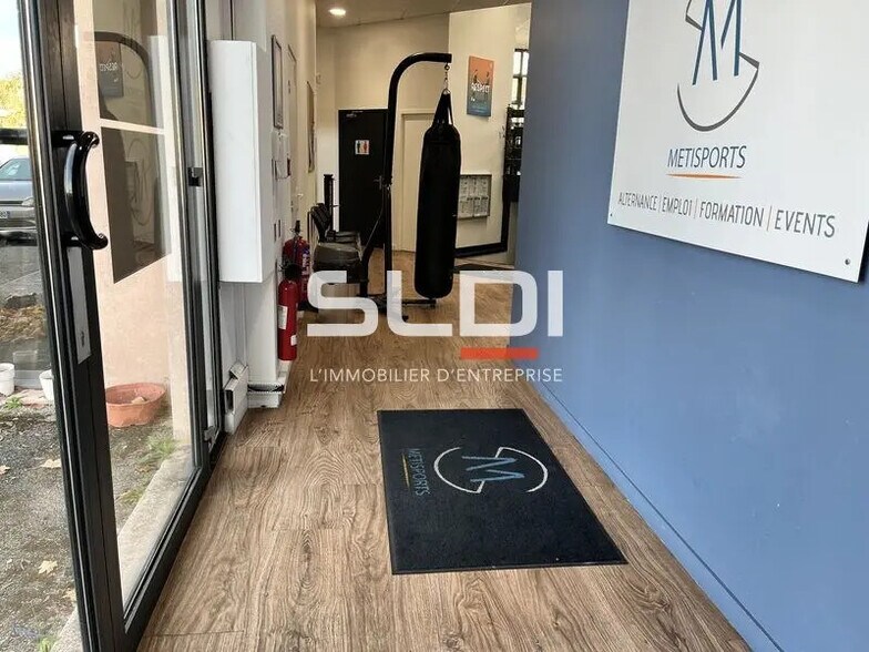 Bureau dans Bron à vendre - Photo intérieure – Image 3 sur 16