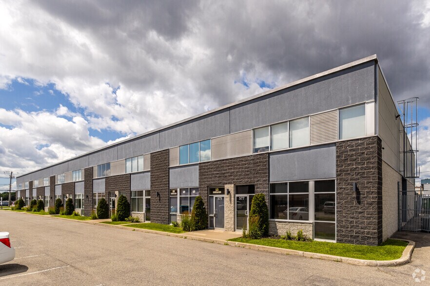 557-577 Boul du Curé-Boivin, Boisbriand, QC à louer - Photo de l’immeuble – Image 2 sur 5