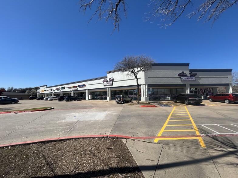 2425-2435 SE Green Oaks Blvd, Arlington, TX à louer - Photo de l’immeuble – Image 3 sur 5