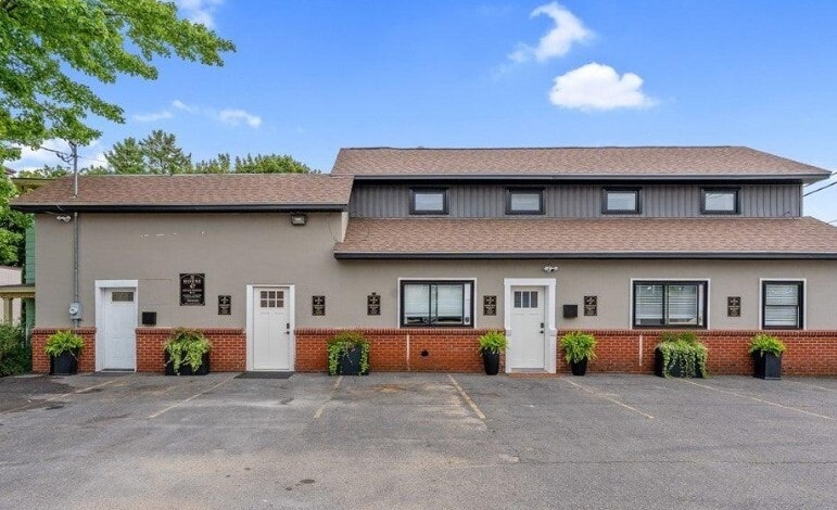 47 W Bridge St, Oswego, NY à vendre - Photo principale – Image 1 sur 10