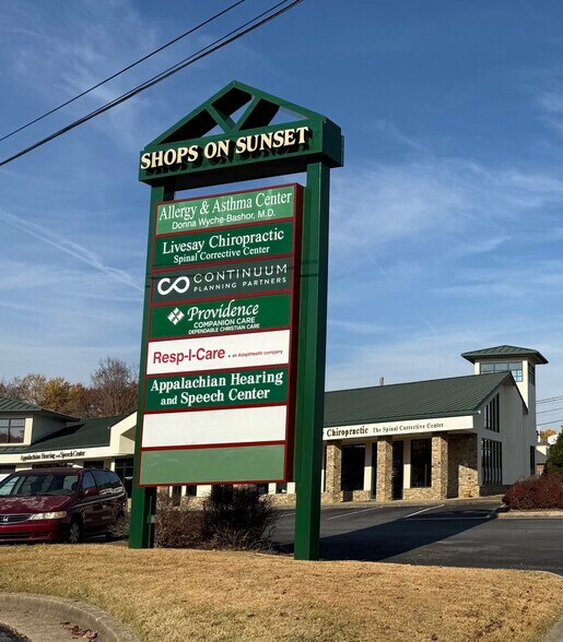 308 Sunset Dr, Johnson City, TN à louer - Photo de l’immeuble – Image 2 sur 3
