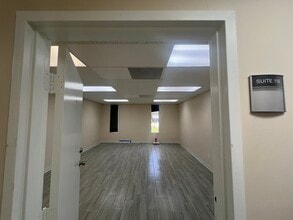 5118 N 56th St, Tampa, FL à louer Photo intérieure– Image 1 sur 2