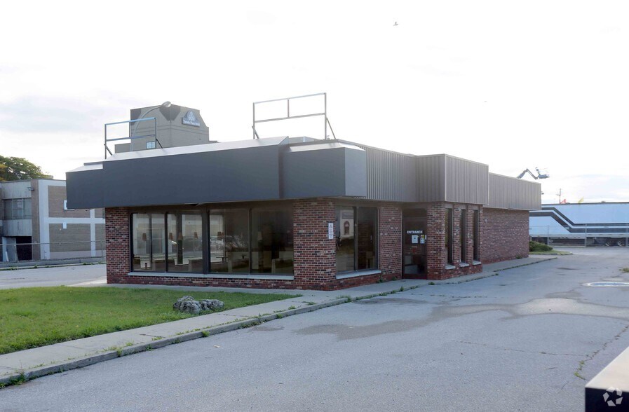 1681 Wilson Ave, Toronto, ON à louer - Photo de l’immeuble – Image 2 sur 3