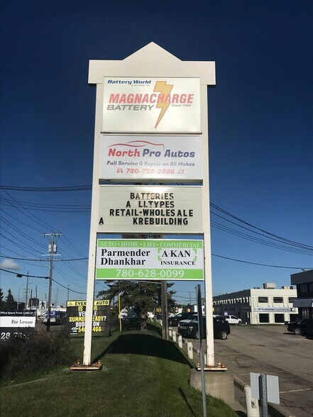 9730-9738 51st Ave NW, Edmonton, AB à louer - Photo de l’immeuble – Image 2 sur 3