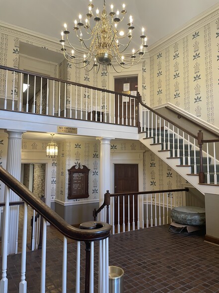 2752 Erie Ave, Cincinnati, OH à louer - Hall d’entrée – Image 3 sur 7