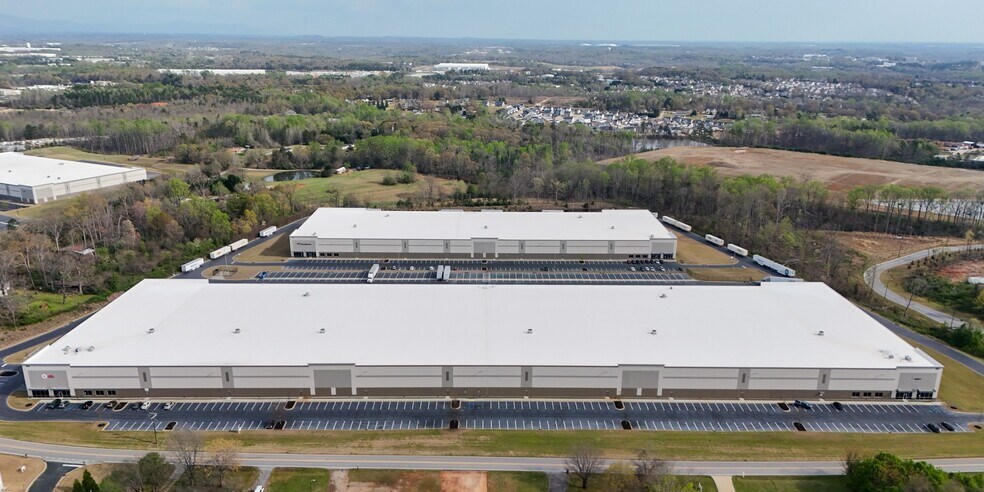 423 Apple Valley Rd, Duncan, SC à louer - Photo de l’immeuble – Image 3 sur 13
