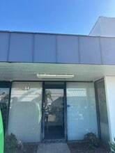 5241 Lincoln Ave, Cypress, CA à louer Photo de l’immeuble– Image 1 sur 10