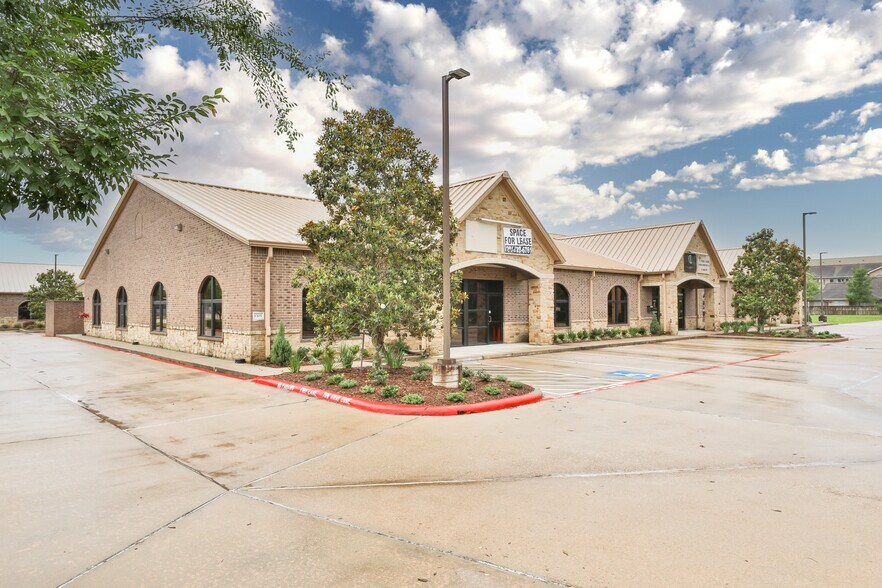 1311 W Parkwood Ave, Friendswood, TX à louer - Photo de l’immeuble – Image 2 sur 7