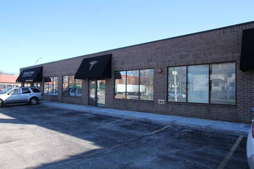 401 Harrison St, Oak Park, IL à vendre - Photo de l’immeuble – Image 2 sur 7