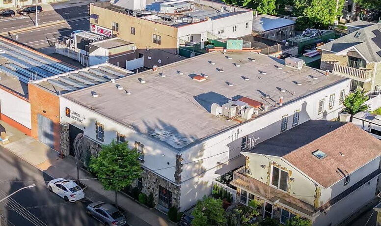 162-20 77th Rd, Flushing, NY à vendre - Vidéo sur l’annonce professionnelle – Image 2 sur 37