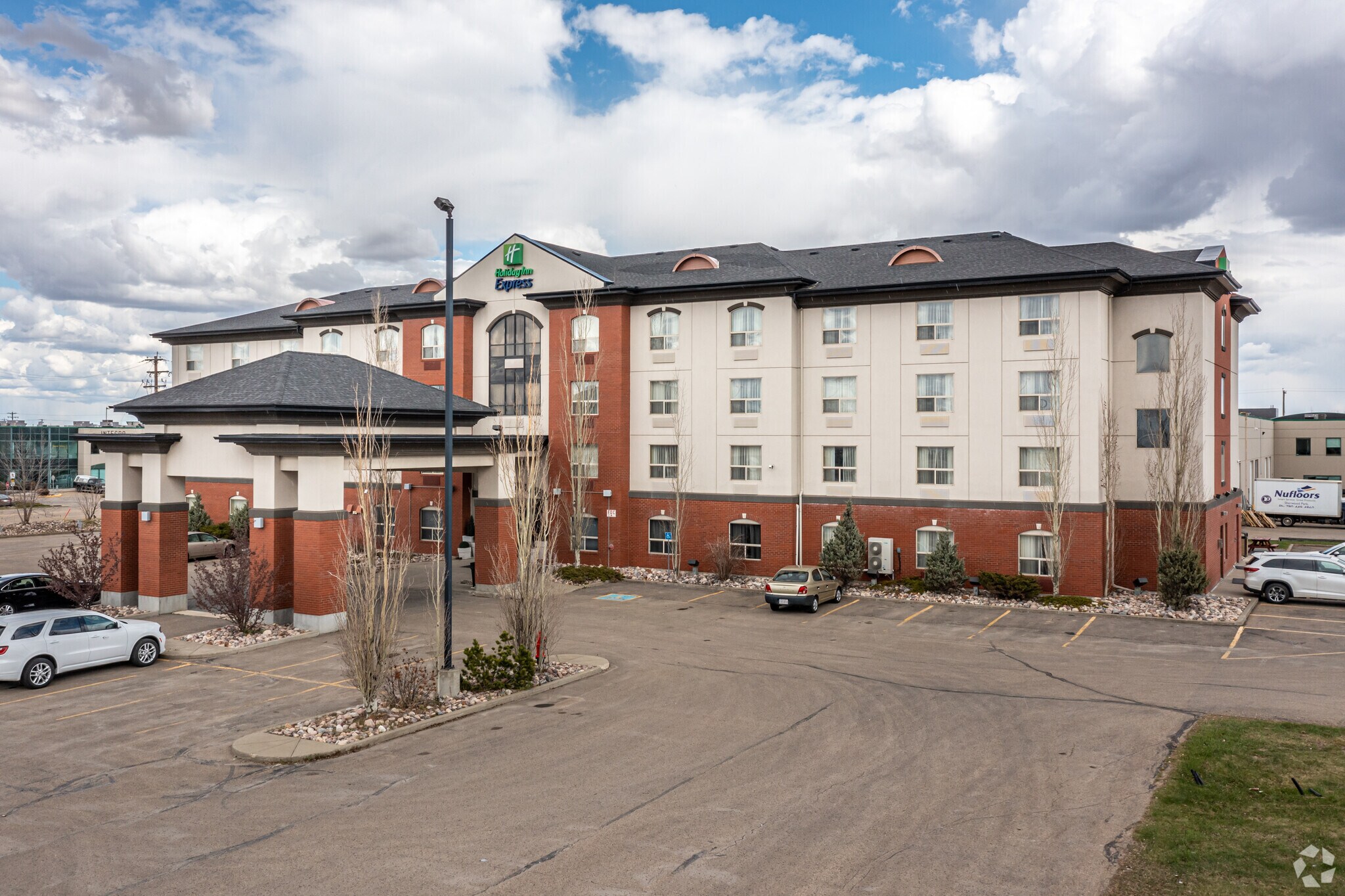 11 Portage Ln, Strathcona County, AB à louer Photo principale– Image 1 sur 9