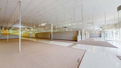 4302-4442 E New York St, Aurora, IL à louer Numérisation 3D Matterport– Image 1 sur 18