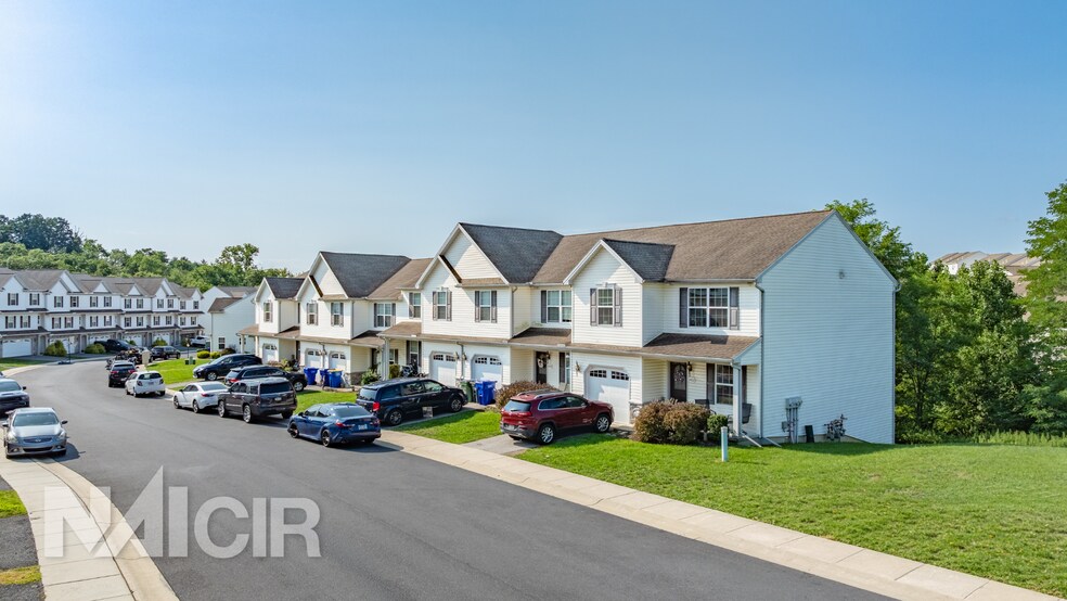 2420 Newtown Dr, Harrisburg, PA à vendre - Photo de l’immeuble – Image 3 sur 4