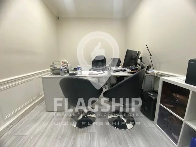 Local commercial dans Paris à louer - Photo intérieure – Image 2 sur 2