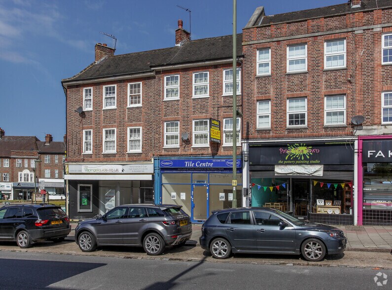1-18 Hampden Sq, Londres à louer - Photo de l’immeuble – Image 3 sur 10