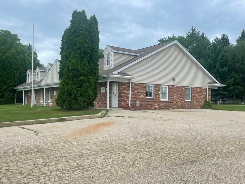 104 E Summit Ave, Wales, WI à vendre - Photo de l’immeuble – Image 2 sur 22