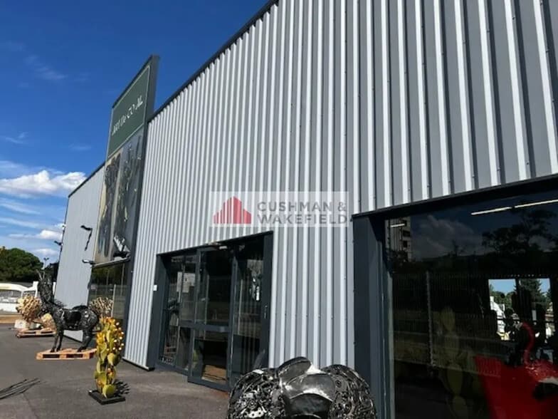 Local commercial dans Nîmes à louer - Photo de l’immeuble – Image 2 sur 3