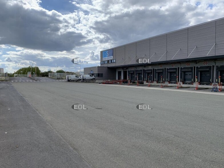 Industriel/Logistique dans Verneuil-en-Halatte à louer - Photo de l’immeuble – Image 3 sur 5