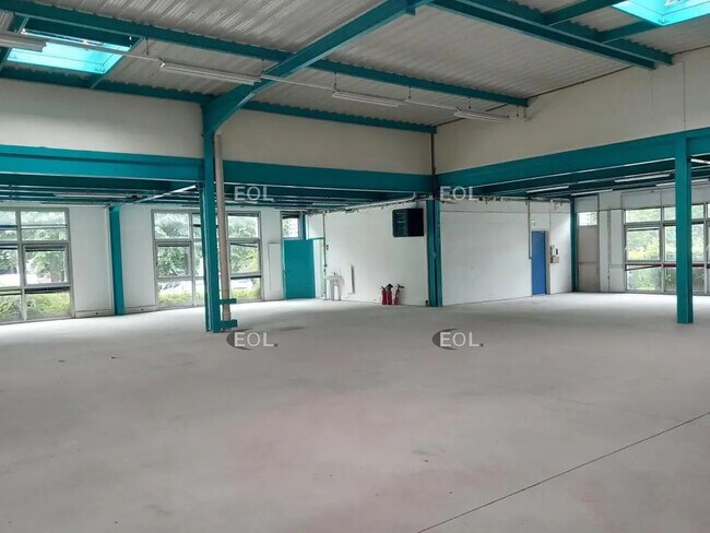 Plus de détails pour Local d'activités à louer