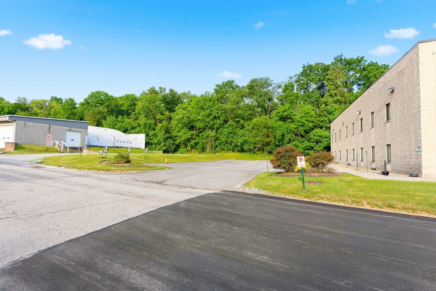 111 Terence Dr, Pittsburgh, PA à vendre - Photo de l’immeuble – Image 3 sur 57