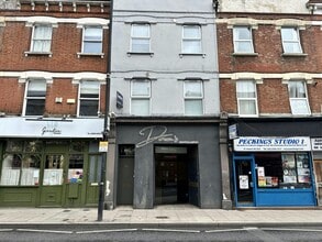 79 Askew Rd, Londres à vendre Photo de l’immeuble– Image 1 sur 8