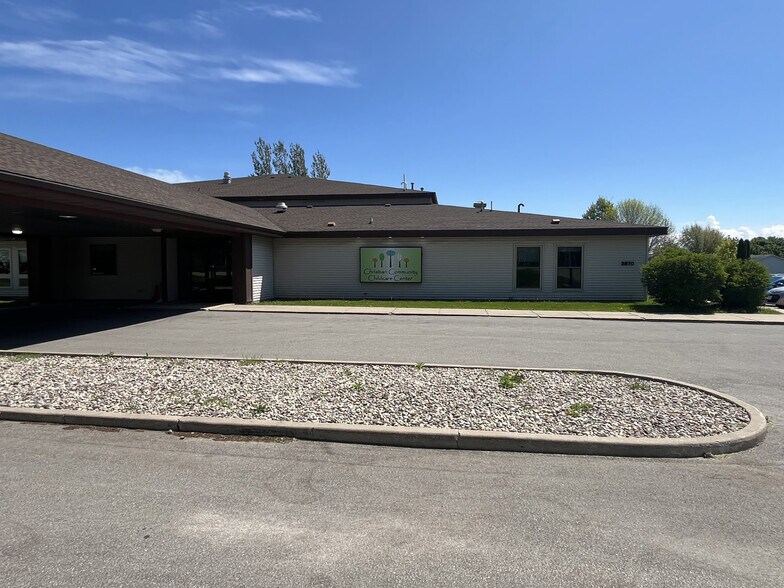3870 Jackson St, Oshkosh, WI à vendre - Photo de l’immeuble – Image 3 sur 10