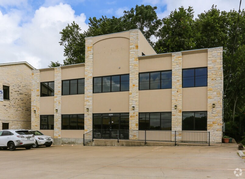 2200 W Anderson Ln, Austin, TX à louer - Photo principale – Image 1 sur 15