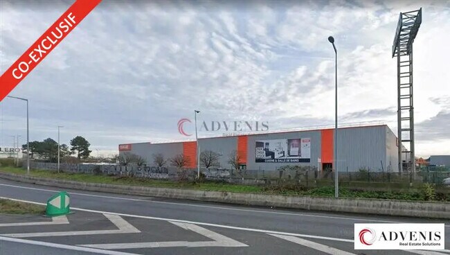 Plus de détails pour Local d'activités à louer