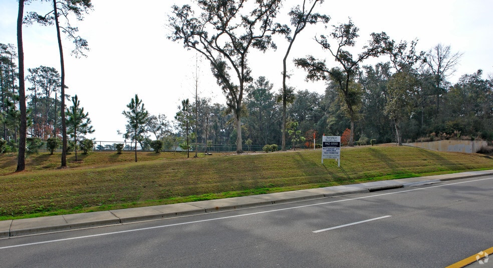 6875 Thomasville Rd, Tallahassee, FL à louer - Photo de l’immeuble – Image 2 sur 8