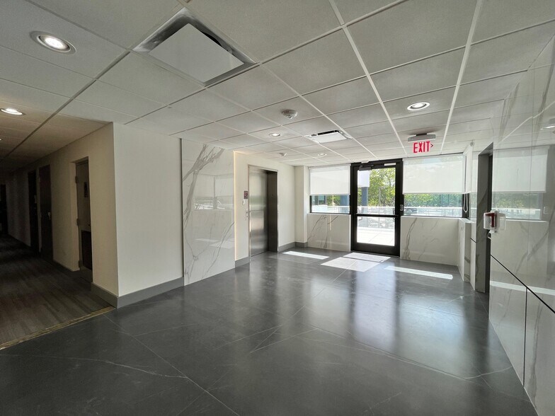 8181 W Broward Blvd, Plantation, FL à louer - Hall d’entrée – Image 3 sur 19