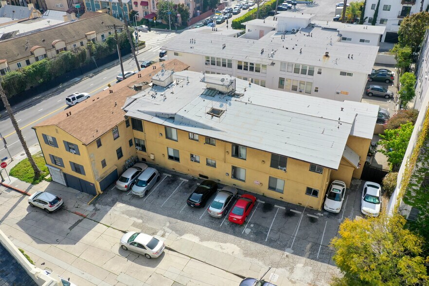 6857 Franklin Ave, Los Angeles, CA à vendre - Photo de l’immeuble – Image 1 sur 4