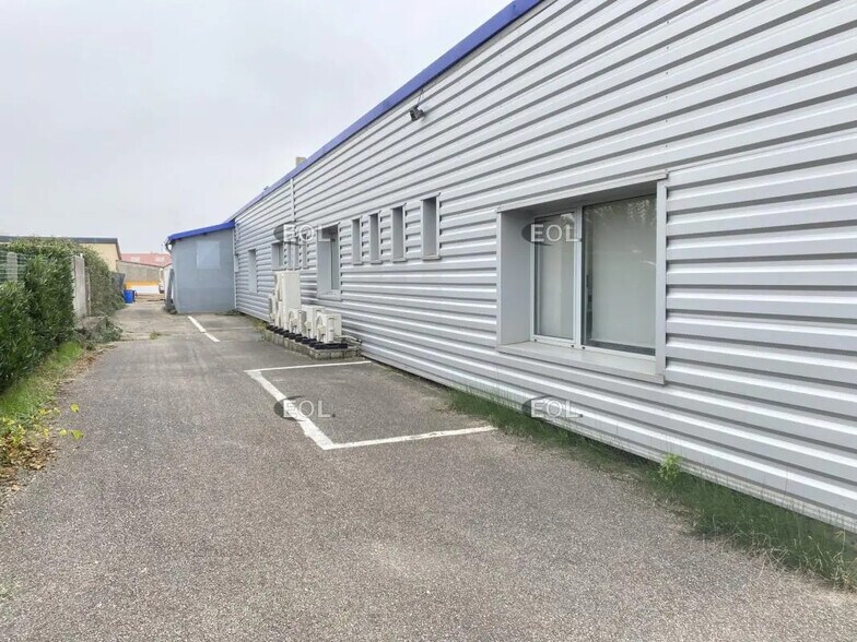Local d’activités dans Irigny à louer - Photo de l’immeuble – Image 3 sur 12